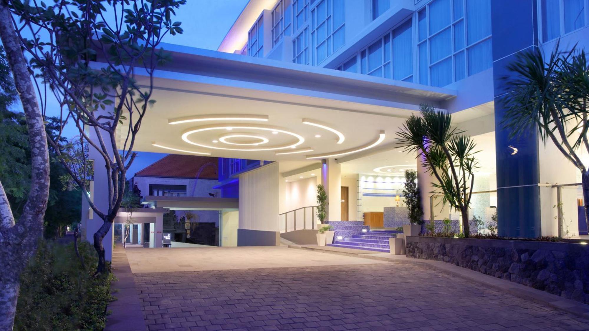 Holiday Inn Express Baruna, An Ihg Hotel Кута Экстерьер фото