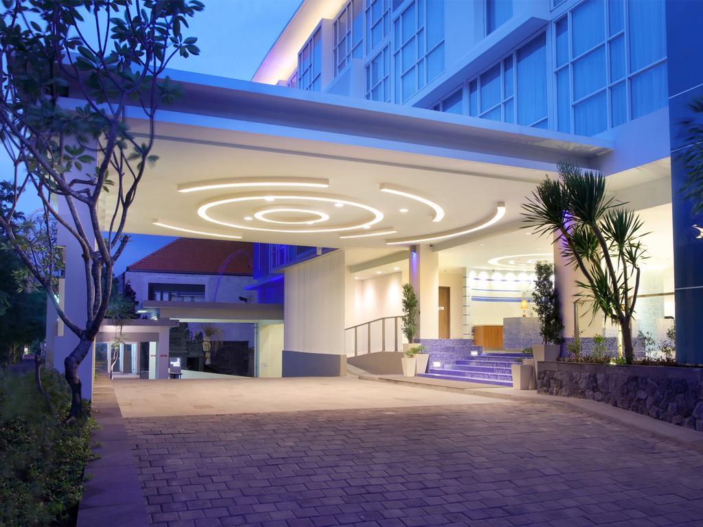 Holiday Inn Express Baruna, An Ihg Hotel Кута Экстерьер фото